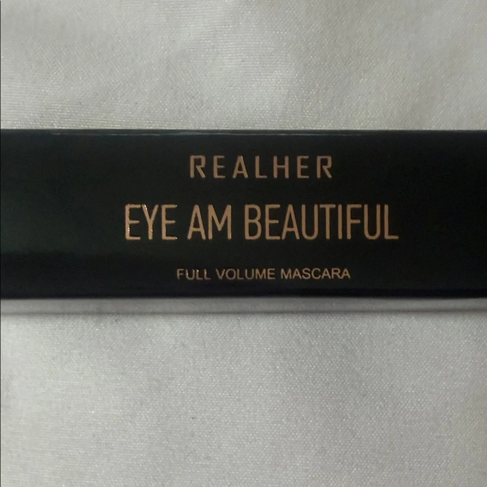 RealHer Eye Am Beautiful Full Volume Mascara - Black and Gold